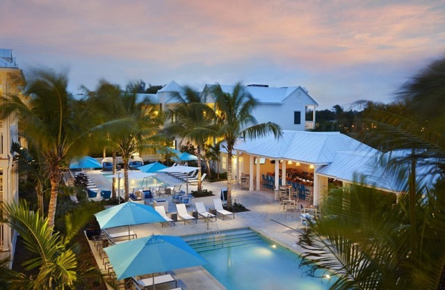 Waterfront Room Retreat: Sparkling Pools | Three Spacious Rooms