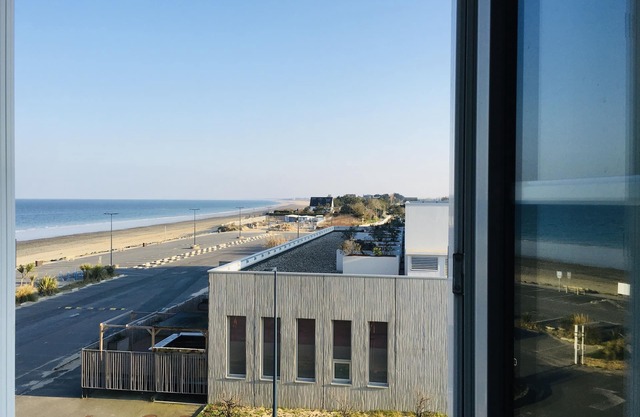 ~ Waterfront ~ sea view ~ direct beach/spa access at 20m ~ @