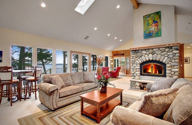 Waterfront! Seasonal Hot Tub! - (Stonecliff)