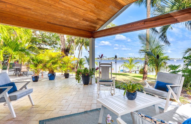 Waterfront Stuart Oasis w/Hot Tub & Dock!