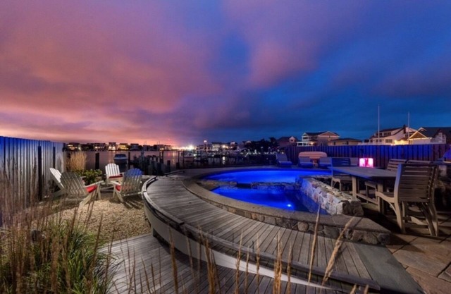 Waterfront Luxury: Heated Pool, Spa & Whole House Entertainment System