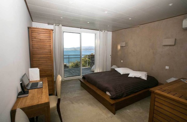 Waterfront villa with direct access to a sandy beach. Breathtaking sea view;