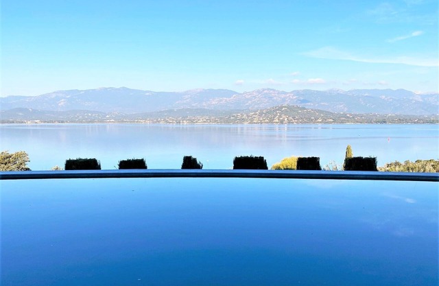 Waterfront villa, 7 suites with panoramic sea view, air-conditioned pool