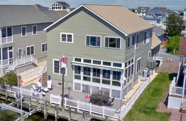 Waterfront w/Multiple Masters, Great for Family Gatherings
