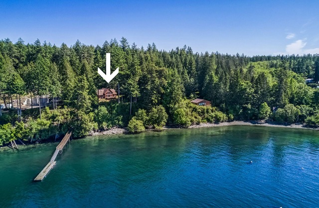 Waterfront w/Seasonal Dock! (Rendezvous Retreat)