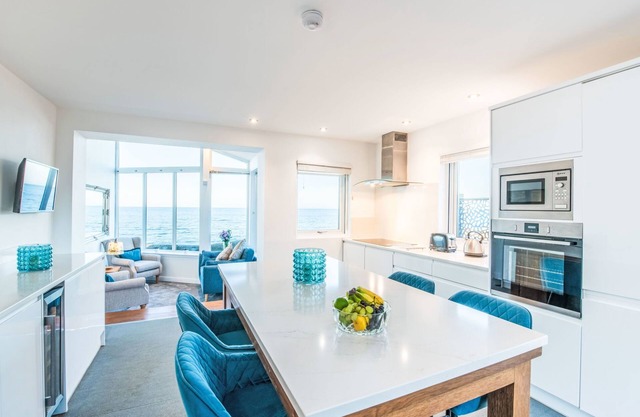 Waters Edge by Interhome