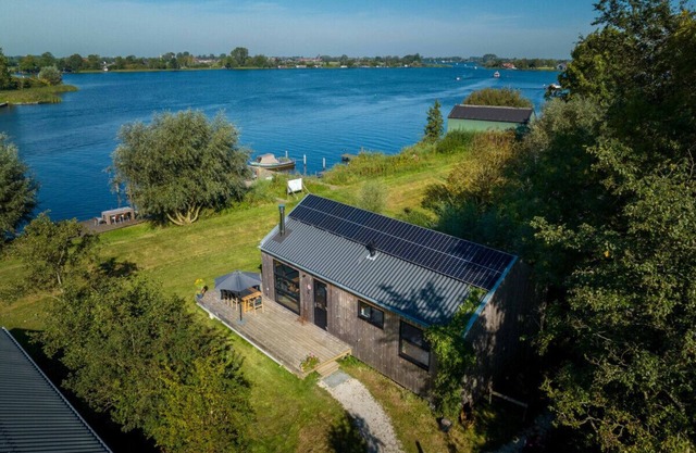 Waterside holiday home. Centrally situated in Friesland