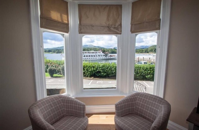 WATERSIDE, pet friendly, with a garden in Ambleside