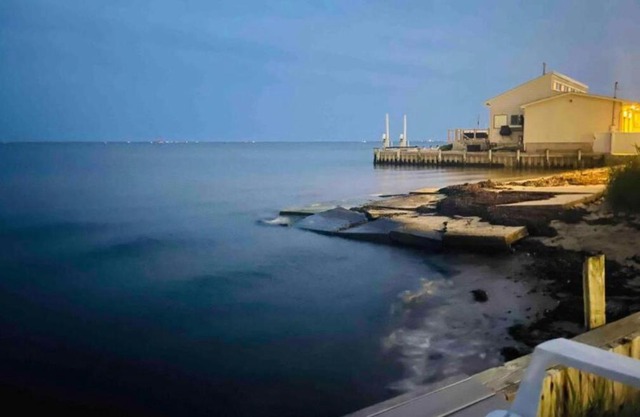 waterside studio plus 2 master bedroom 1full bathroom back entrance beach view canal docks Wifi code