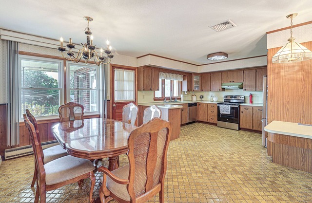 Watertown Home w/Yard: 1 Mi to Echo Lake Park!