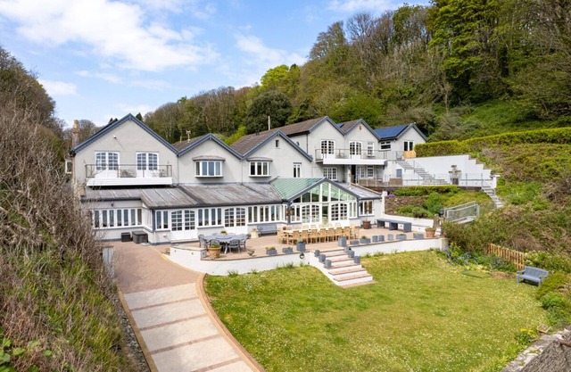 Waterwynch House, Holiday Home Waterwynch, Tenby, Sleeps 30, 12 bedrooms, bathrooms