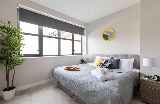 Watford (10) · homely - Lovely Watford Apartment (Warner Bros)