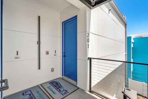Wave Haven - 4 Luxury Units - 10BR 12BA Total - Sleeps 6 or 8 Per Unit - Hot Tub - Across from Beach - Rocket and Beach Views
