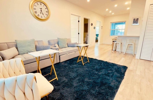 Wavecrest Retreat (Near Strip & Beach)