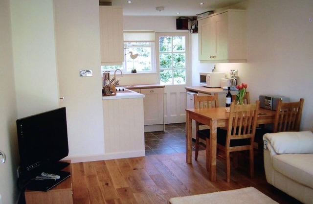 Waves End - Luxury beach cottage only 100 meters from the beach