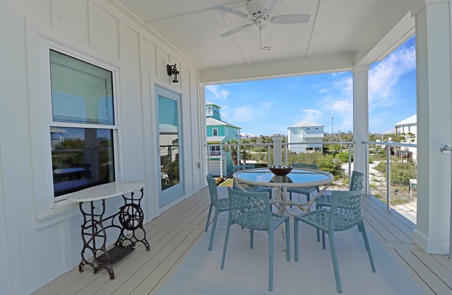 We Love Snowbirds! Lulu’s Beach House: Pet Friendly Luxury on CSB