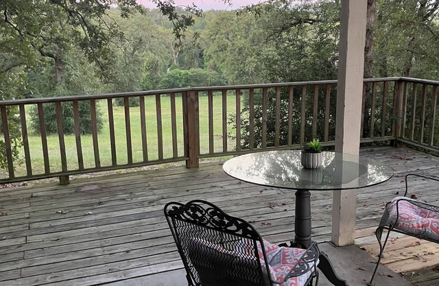 Weekend Get-A-Way/Game Day Sleep-Over/BBQ Trail Local Central. We've Got it All!