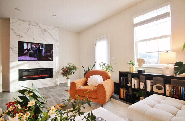 ~Weekly 15% OFF~ Modern Charm w/Luxury Beds, Fireplace, Workspace