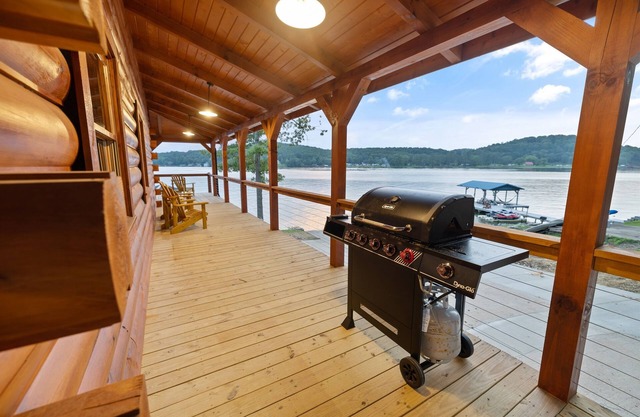 Weiss lake 3 cabins lake front,boat