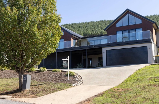Welcome to 24 Mountain Mist a modern property with entertaining and relaxation at its best