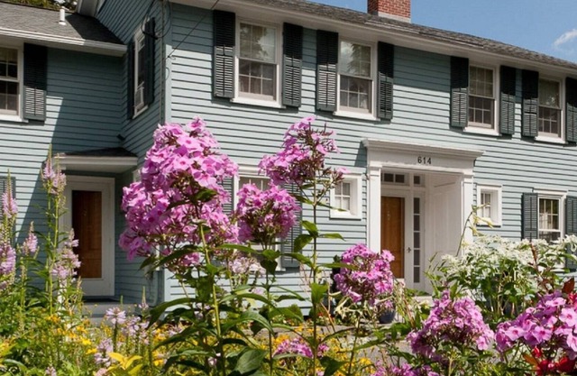 Welcome to Buena Vista House! Come explore #FLX style!