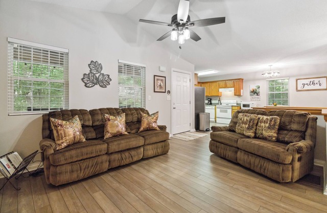 Welcome to “Chalet at Lake Cumberland” – The Adventurer’s Getaway
