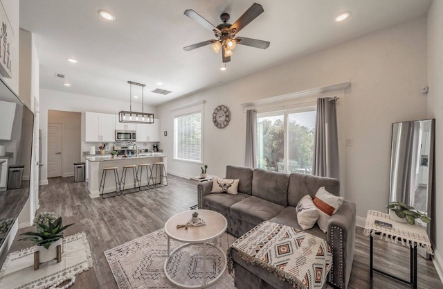 Welcome to Cowtown Casita - close to the Stockyards, Billy Bob's and more!