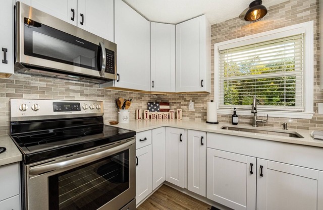 Welcome to Liberty Lodge! Cozy home 2.5 miles from Liberty University