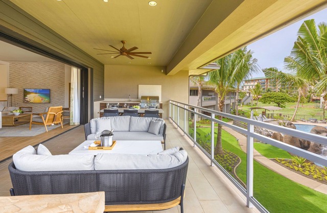 Welcome to Luana Villa 17C Oceanfront Resort, Pool & Mountain View Upstairs