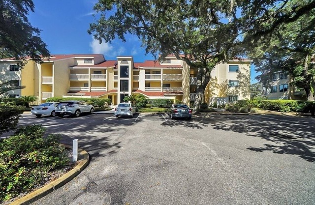 Welcome to Marina Cove Studio Condo on the bay!