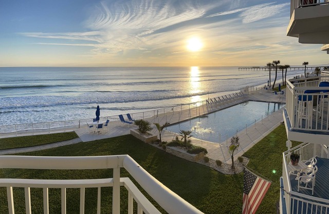 Welcome to "Maui on the Mainland" @ Surfside Club - Daytona Beach Shores!