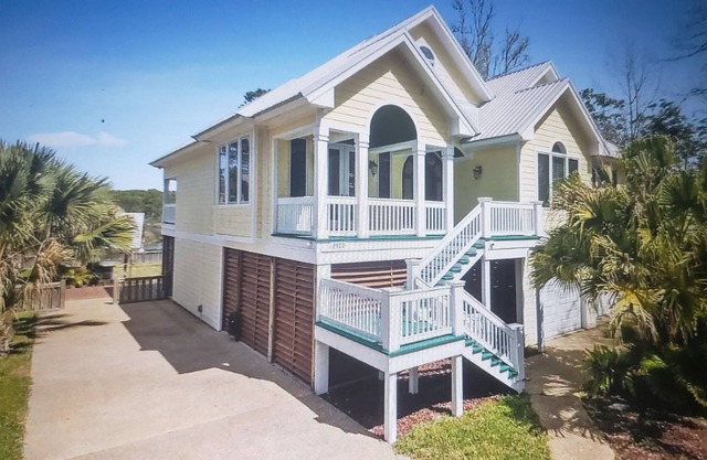 Welcome to Ocean Springs on the Bayou!