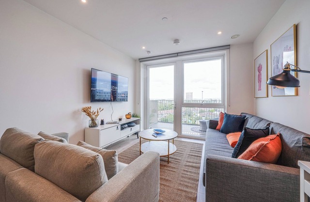 Welcome to Plotseeker’s Modern 2-bedroom flat in Wembley, just minutes from Wembley Stadium and with direct access to Central London and Heathrow. Ideal for families, couples, and business travelers.