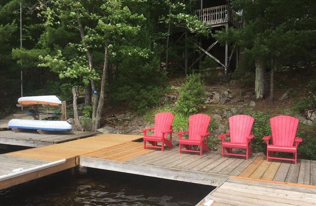 Welcome to Raven Point: A Classic Cottage Experience on Beautiful Lake Muskoka