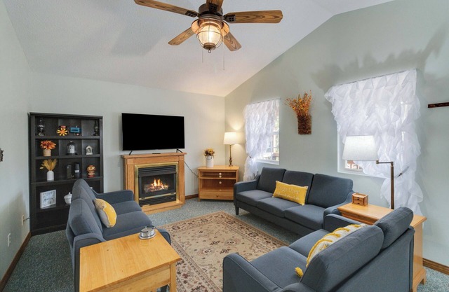 Welcome to “Relaxing on the Cumberland” – Your Perfect Cozy Escape
