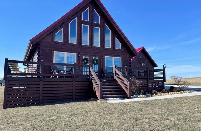 Welcome to Serenity @ The Pointe where the picturesque views are so stunning.