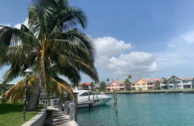 Welcome to the Bahamas - Come taste the good life (Beach, Canal, Pool)