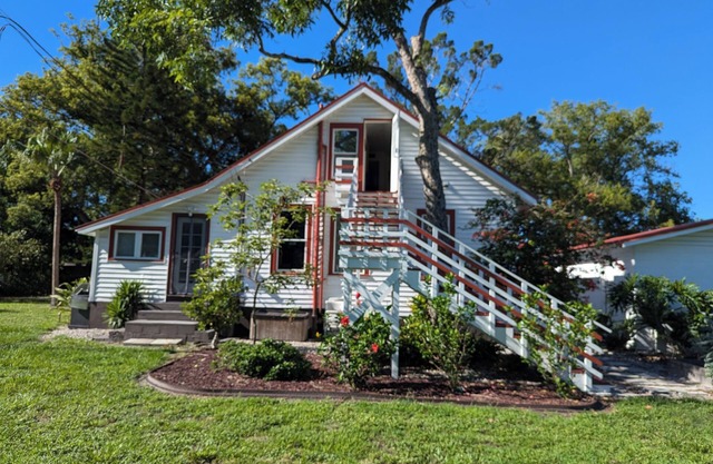 Welcome to the Treetop Villa. An Orlando Victorian Getaway!