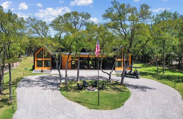 Welcome to The Yellowpine Retreat – Your Luxury Lakefront Retreat Lake Texomann