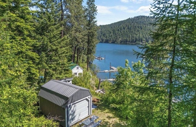 Welcome to your lakeside glamping retreat in Powderhorn Bay on Lake CDA!