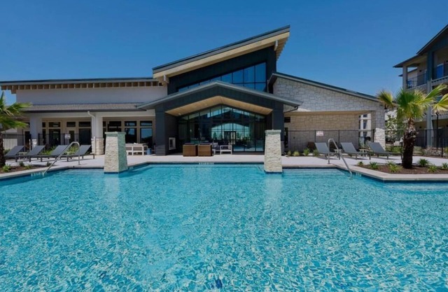 Welcome to Your Stylish Austin Getaway – Where Comfort Meets Convenience!