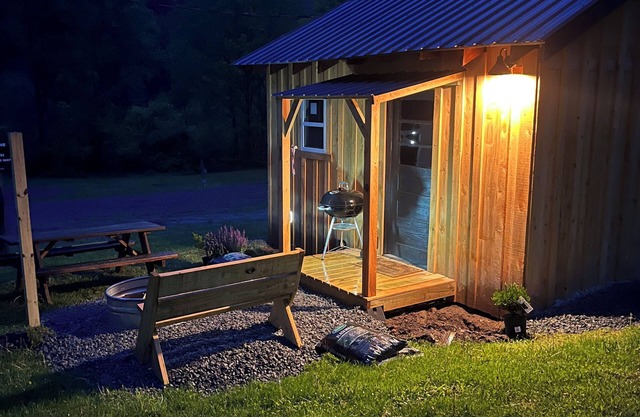 Welcoming 1-bedroom cabin in Dushore at Rocky Valley Campground Cabin 1