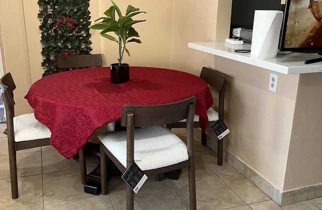 Welcoming 1-bedroom apartment in fabulous Los Angeles.