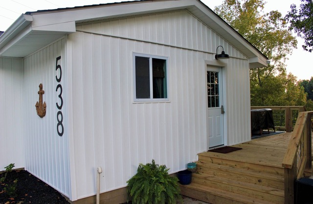 Welcoming 2-bedroom house with lake access in charming McDaniels