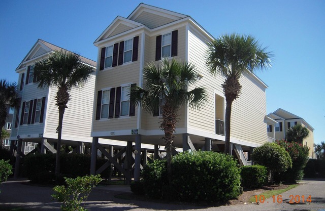 WELL APPOINTED BEACH HOUSE IN OCEANFRONT COMMUNITY W/POOL.