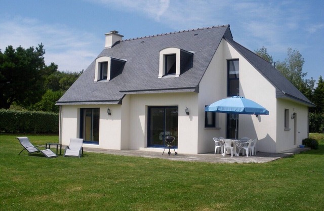 Well equipped house in a quiet area of ​1700m2 fenced near the beaches