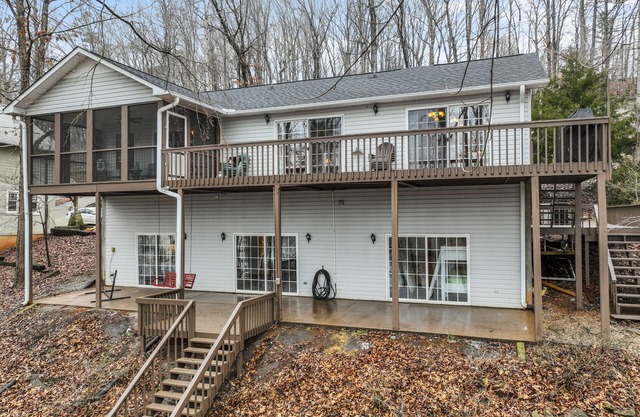 Well equipped Lakefront 4BR w/dock - serene - Check out our reviews!