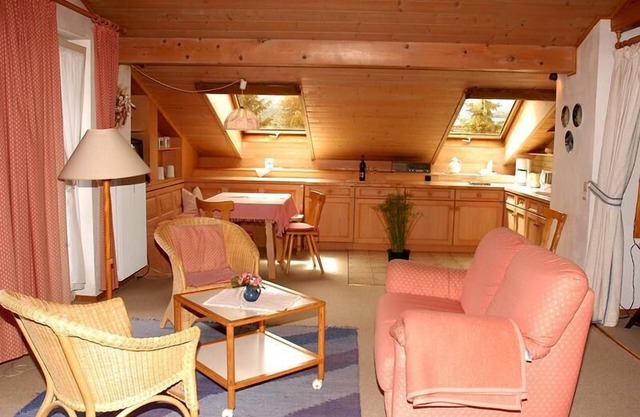 Well-kept attic apartment with mountain views, free WiFi, TV, Chiemgau map, .