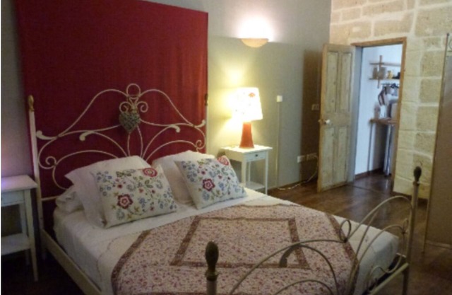 Well-kept gite in Petite Camargue with in-house swimming pool
