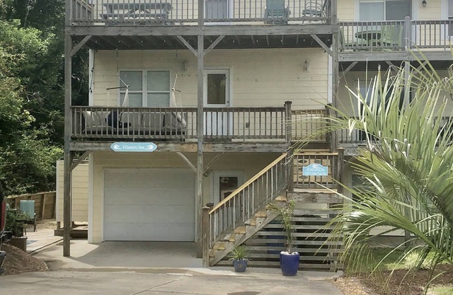 Well maintained 4 bed/4 bath house in quiet area